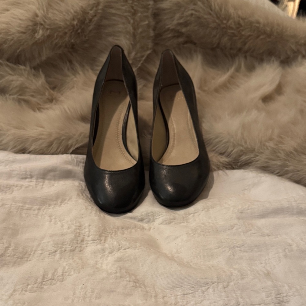 Marc Fisher Classic Black low Heels